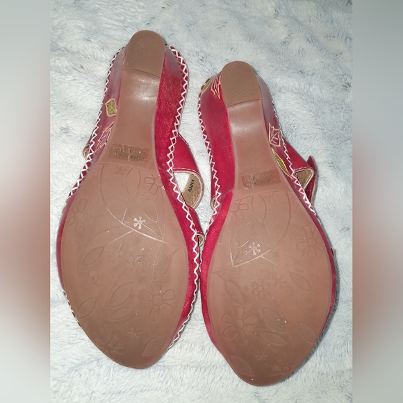 Elite red slight wedge sandals size 10 - Picture 7 of 11